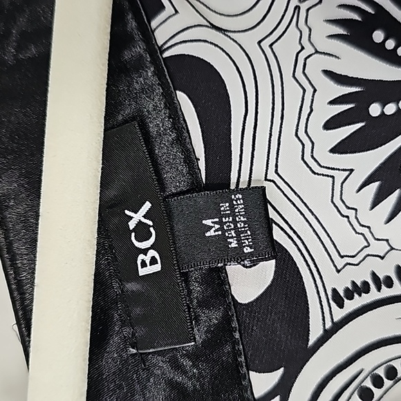 BCX Black White & Red Off Shoulder Dress Blouse Size Medium - Picture 8 of 9